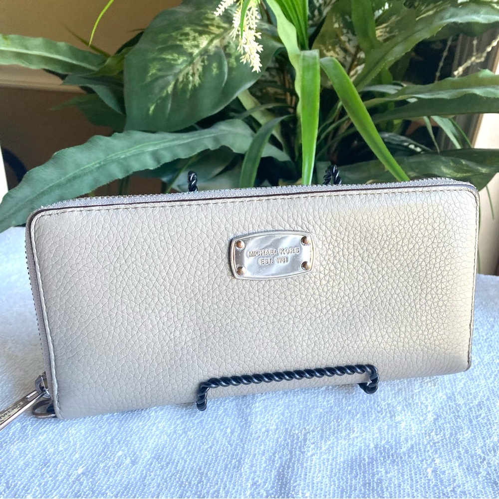 Michael Kors Large Jet Set Continental zip around travel wallet dove gray - Picture 12 of 14